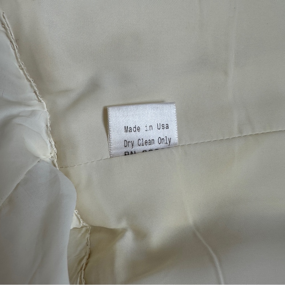 Vintage Vera Wang Wedding Gown - Picture 7 of 7